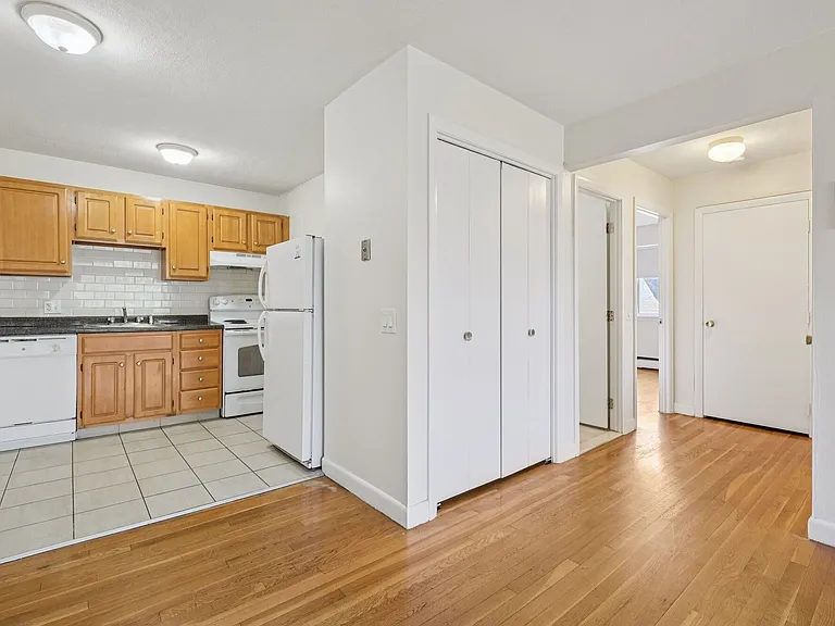 Gardner Street Apartments — Photo 22