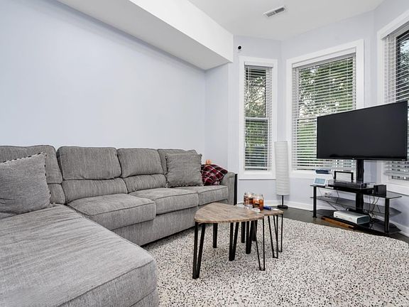 4th image of 3541 N Damen Ave