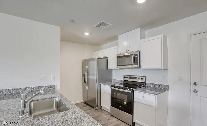 3 bed, 2.5 bath, 1311 sqft, $1,900 — Photo 4