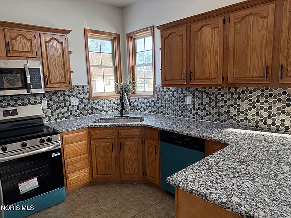 4th image of 1302 Wedgewood Dr