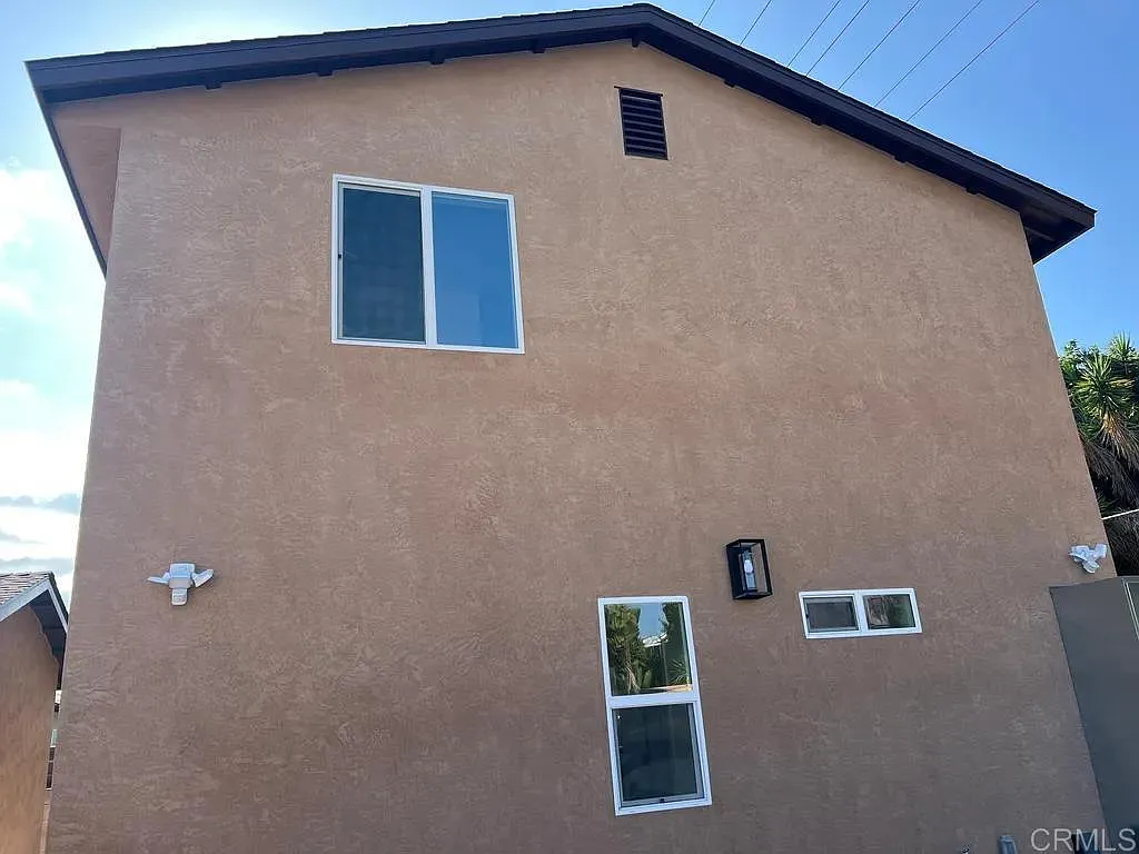 3 bed, 1200 sqft, $3,995 — Photo 2