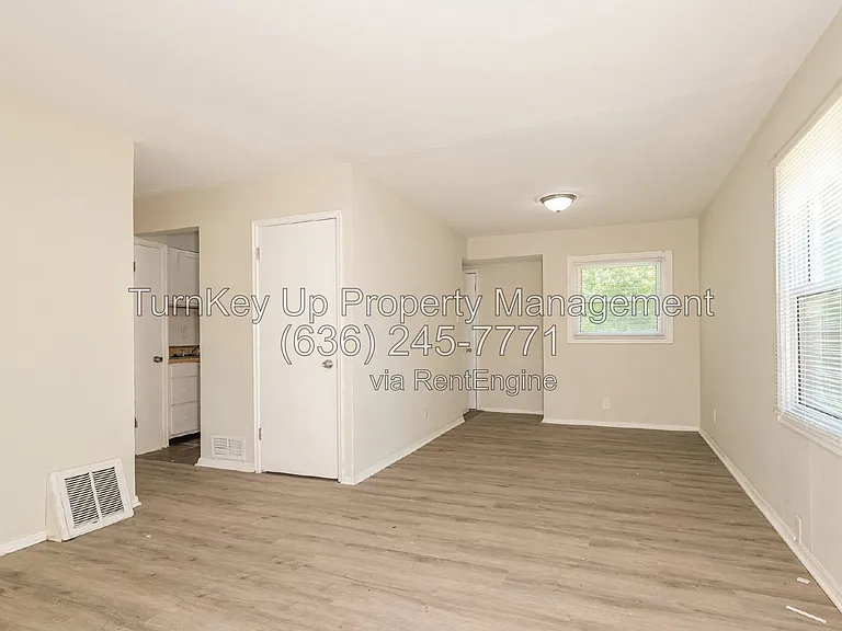 10300 Ross Cir — Photo 7