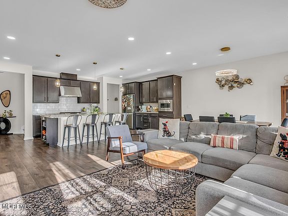 5th image of 3708 Charleston Drive #3708