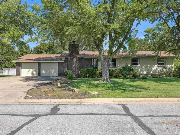 1116 S Saint John Ave, Lyons, KS 67554