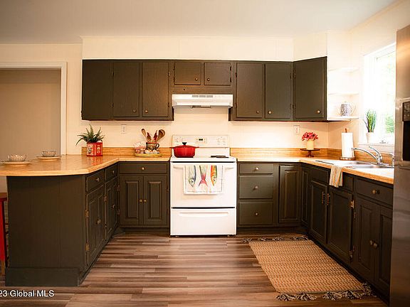 3rd image of 71 Pine Lane