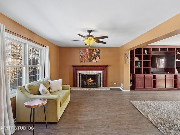 3rd image of 3880 Anjou Ln