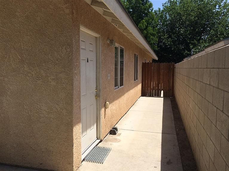 2nd image of 448 Oildale Dr
