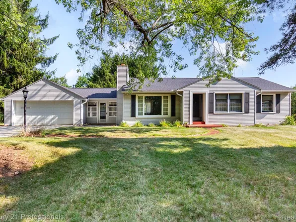 1365 E Buell Rd, Rochester, MI 48306