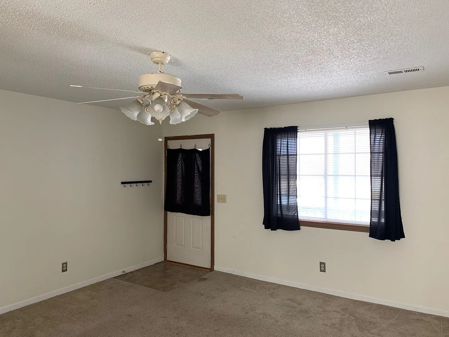 JU-Clark St Apts — Photo 3