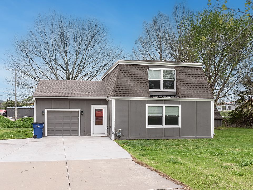 1st image of 210 N Village Ter