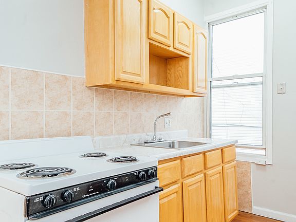 5th image of 247 Johnson Ave APT 8