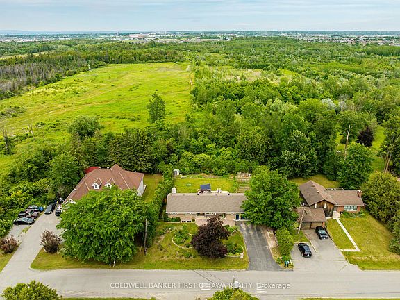 4th image of 174 Lloydalex Cres