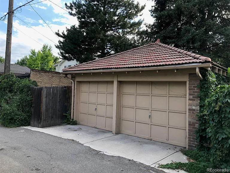 454 N Franklin St — Photo 11