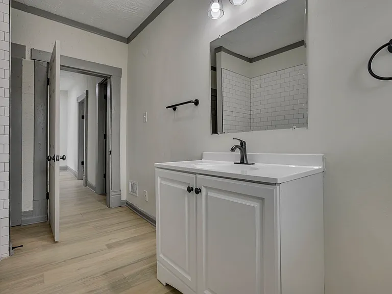 112 S Cypress Ave — Photo 11