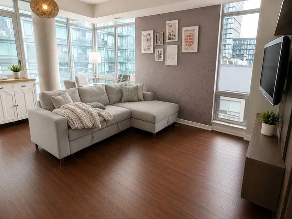 205 Frederick St #1010, Toronto, ON M5A 4V3