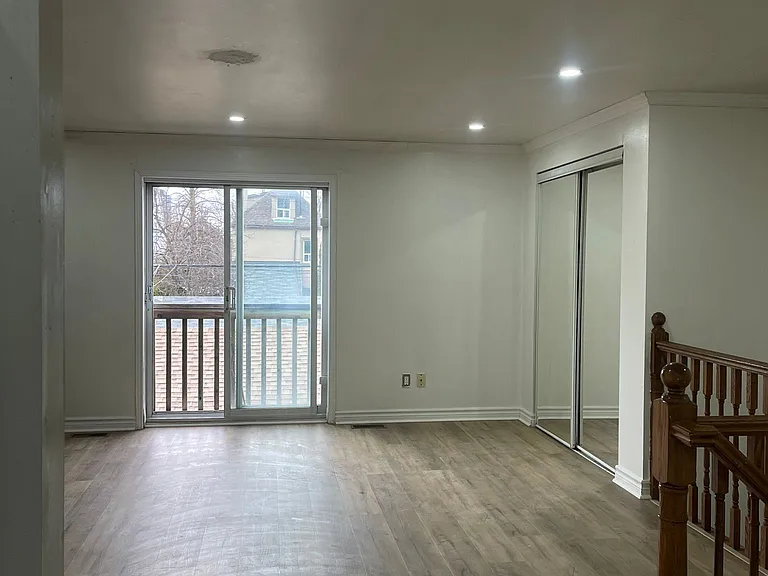 700 Brock Ave — Photo 29