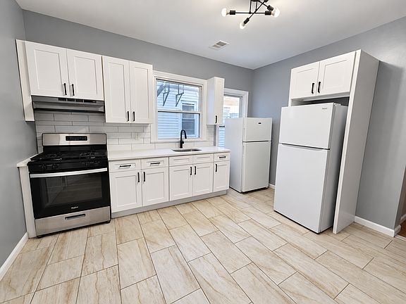 2nd image of 921 S 17th St #201