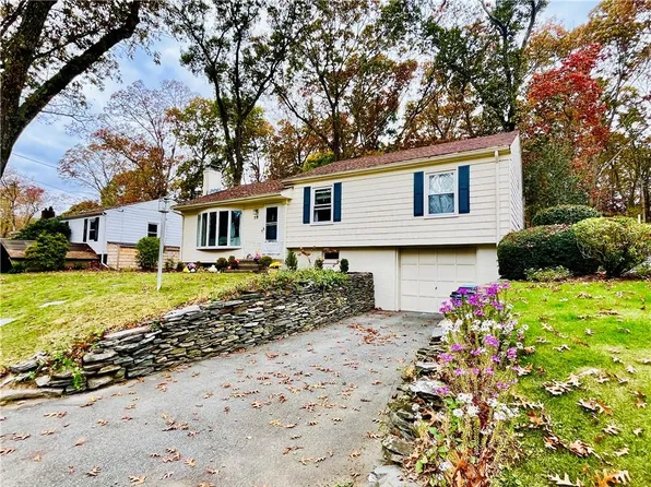 59 Darling St, Warwick, RI 02886