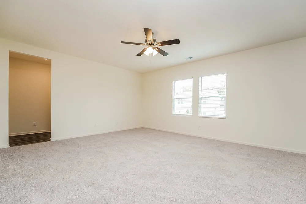 4 bed, 2.5 bath, 2401 sqft, $3,160 — Photo 4