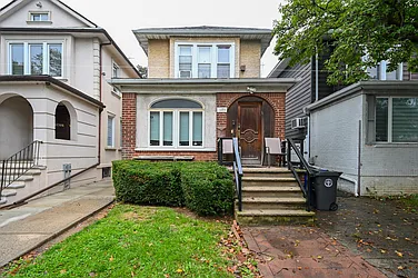 1479 East 32nd Street