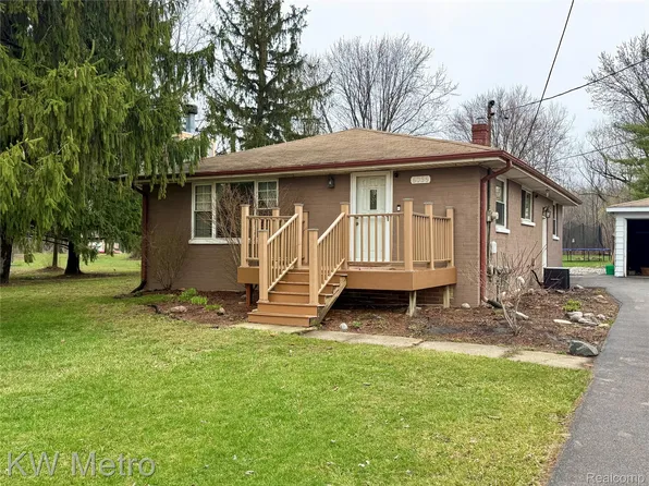 5036 Beecher Rd, Flint, MI 48532