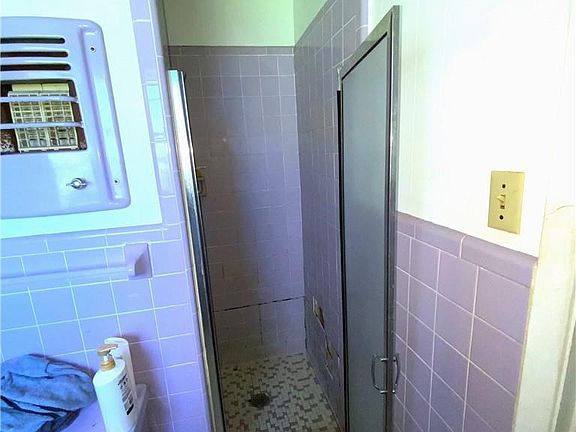 5th image of 412 E 6th Ave