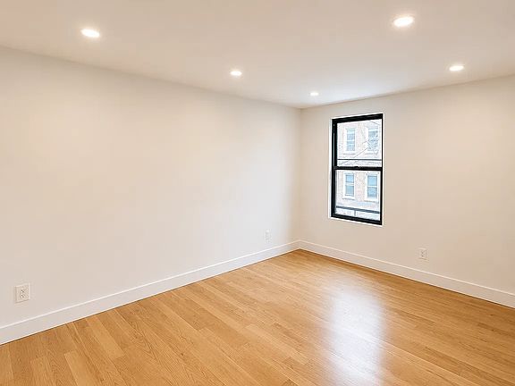 2nd image of 407 Graham Ave APT 2R