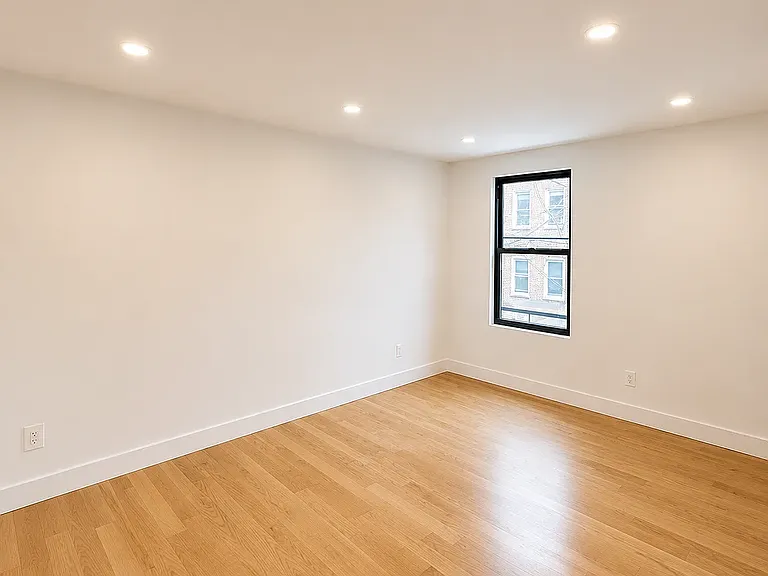 407 Graham Ave #2R — Photo 2