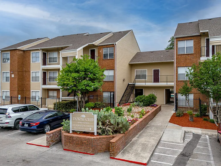 Doral Club Apartments — Photo 8