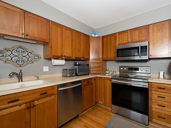 5th image of 447 Glenview Ct