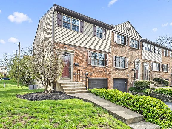 3rd image of 2844 Petzinger Rd #69