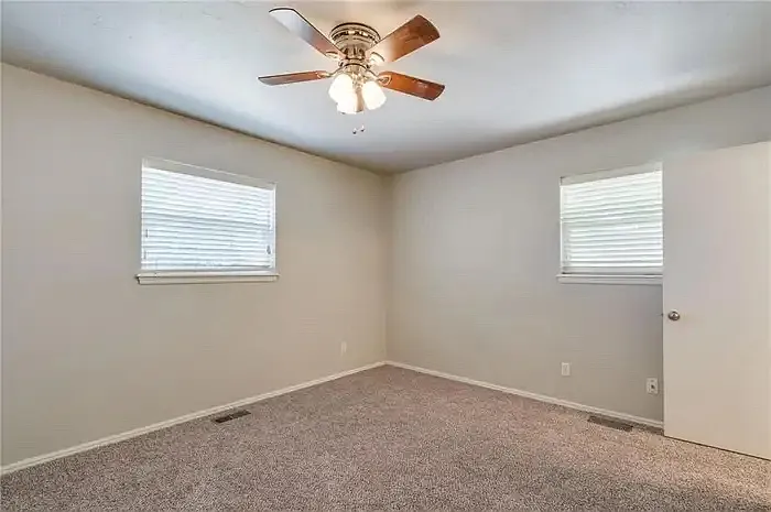 1501 Carlton Way — Photo 22