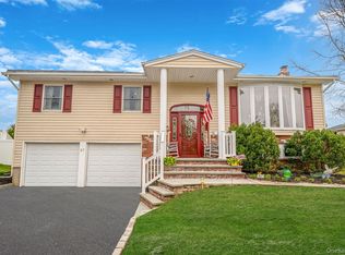 27 Spencer Way, Kings Park, NY