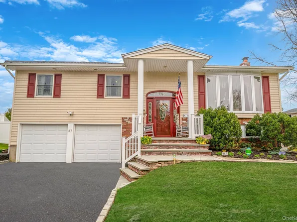 27 Spencer Way, Kings Park, NY 11754