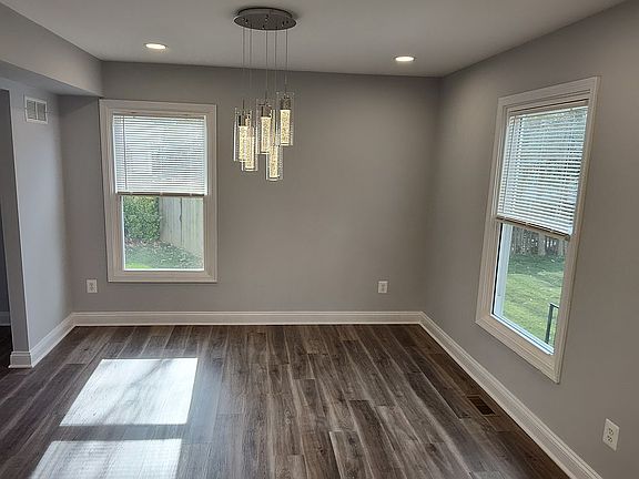 4th image of 436 Fairford Ct