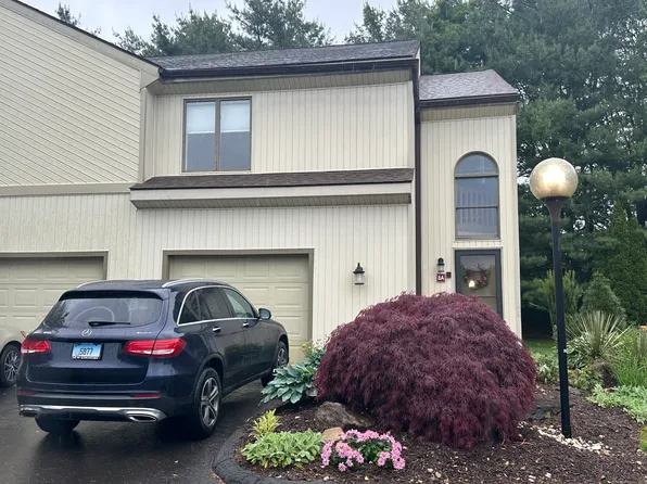 12 Spindle Hill Road APT 8A, Wolcott, CT 06716