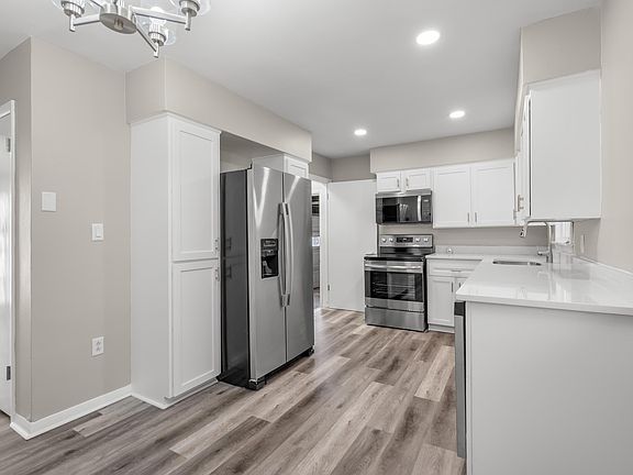 3rd image of 1004 Joy St