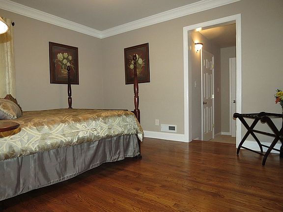 Master has 2 walkin closets