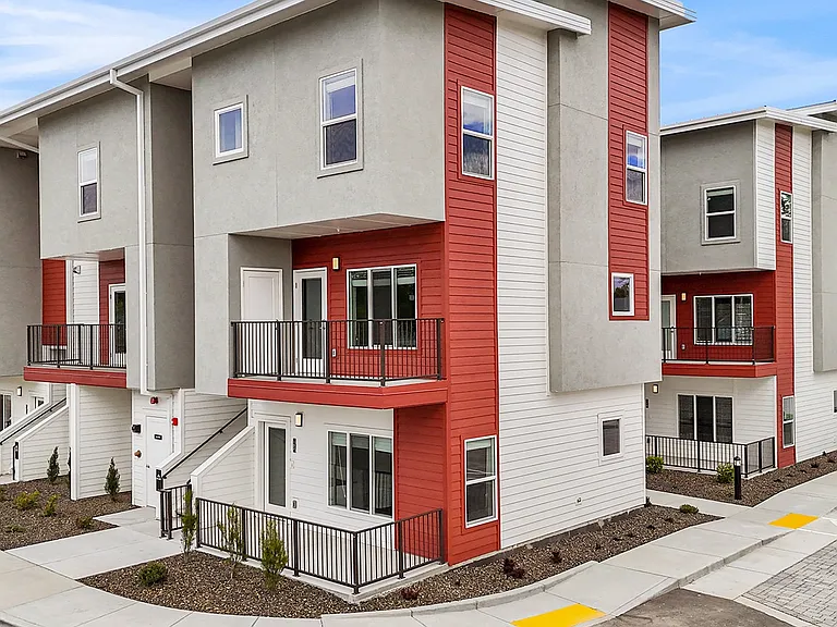 The Edge at State Apartments & Townhomes — Photo 14