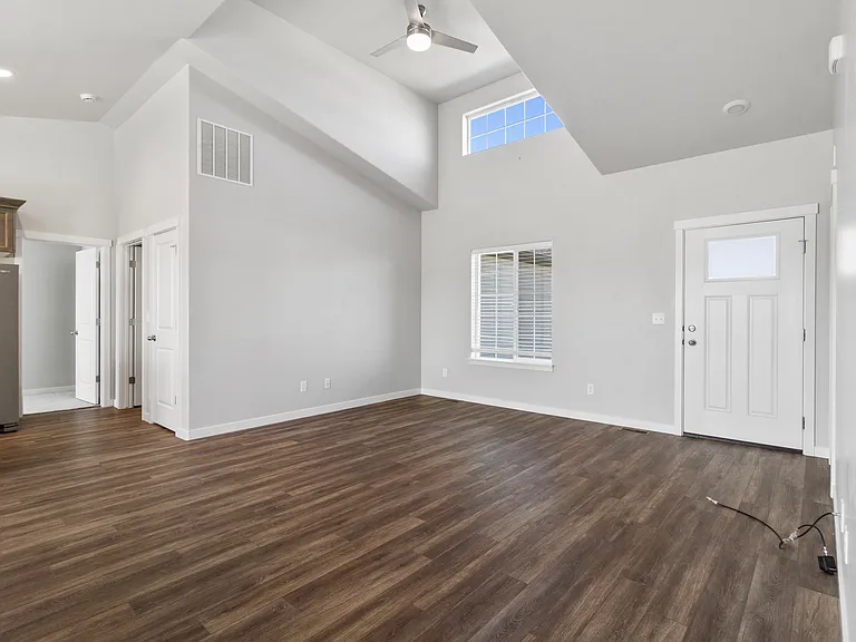 1876 Gage Ave — Photo 7