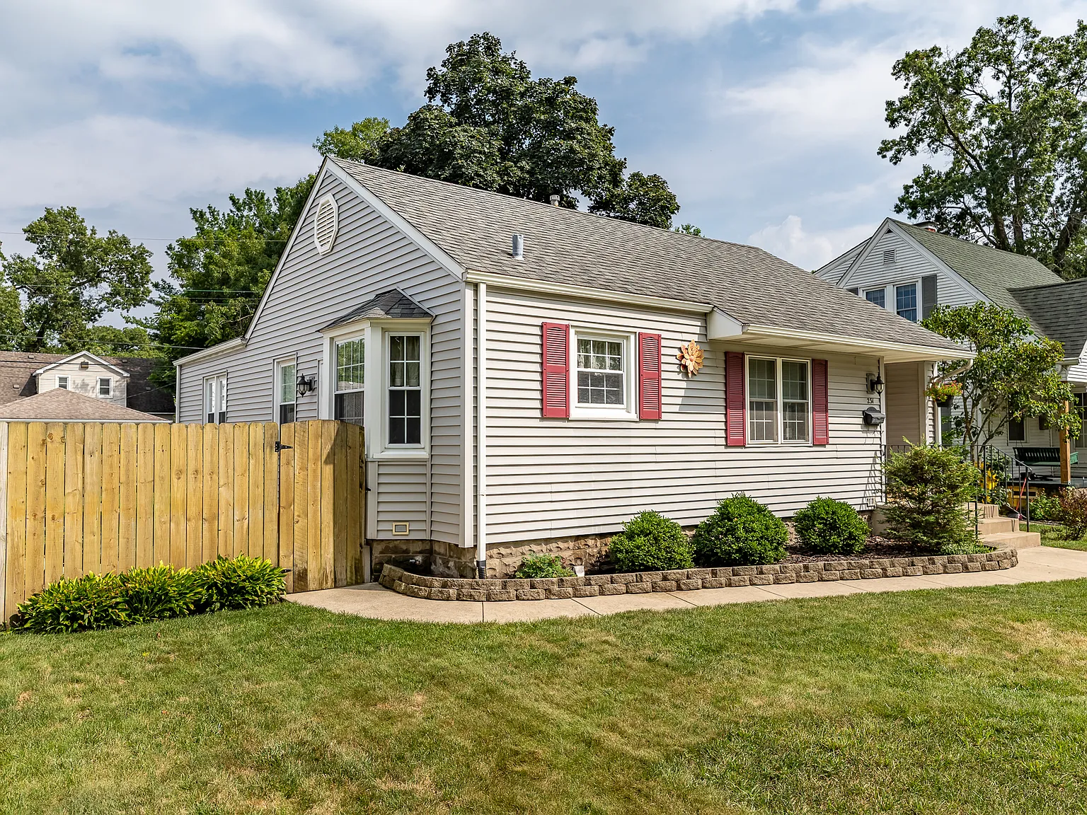 3 bed, 1.5 bath, 1192 sqft, $2,400 — Photo 3