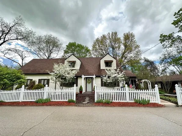 690 CEDAR ROCKS, Wheeling, WV 26003