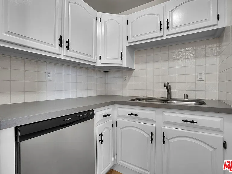 17352 W Sunset Blvd #606 — Photo 17
