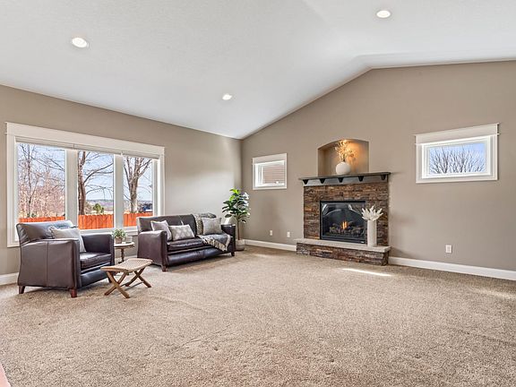 5th image of 2365 Jasper Pl NE