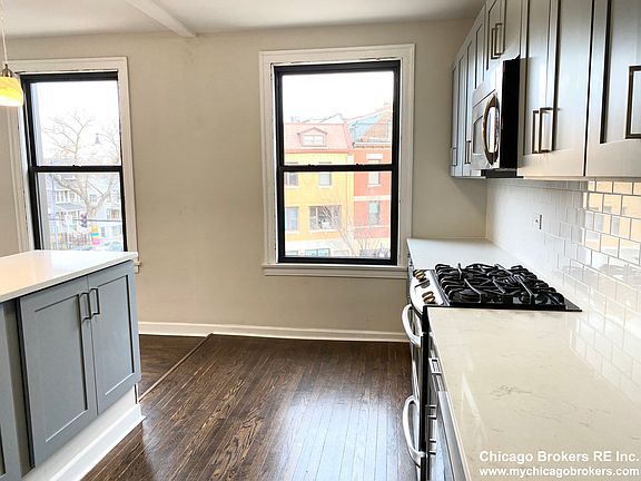 2nd image of 2203 W Montrose Ave