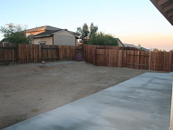 4th image of 14036 Dahlia Dr