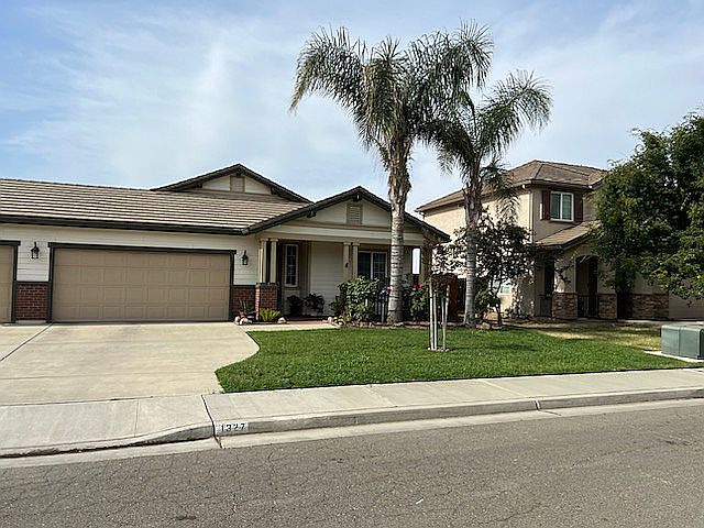 2nd image of 1327 W Acres Way