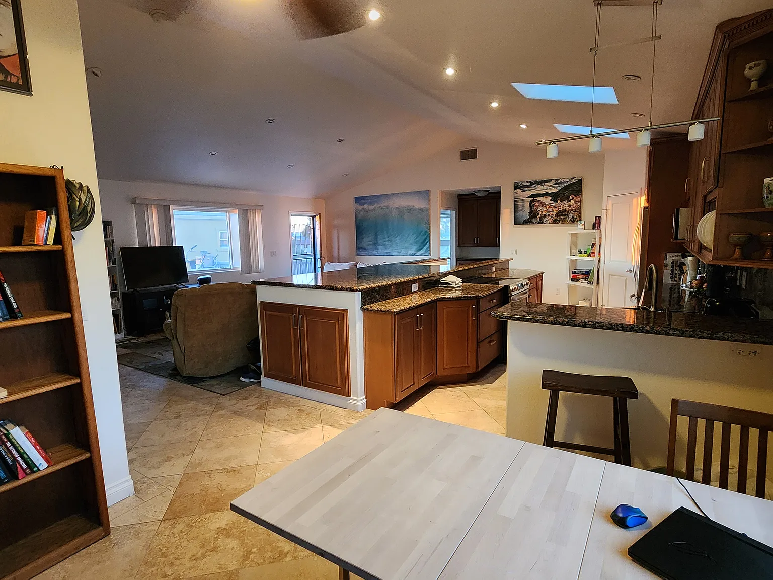 3 bed, 1.5 bath, 2751 sqft, $1,100 — Photo 4