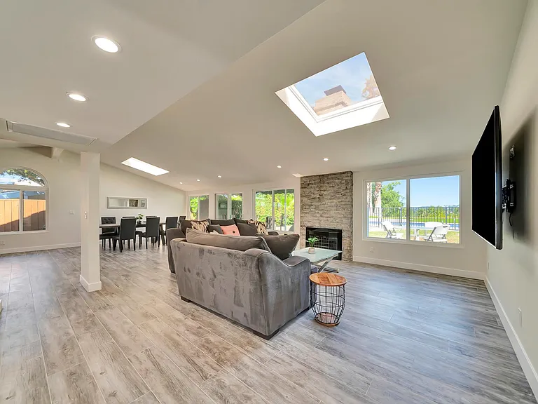 5854 McDonie Ave — Photo 9