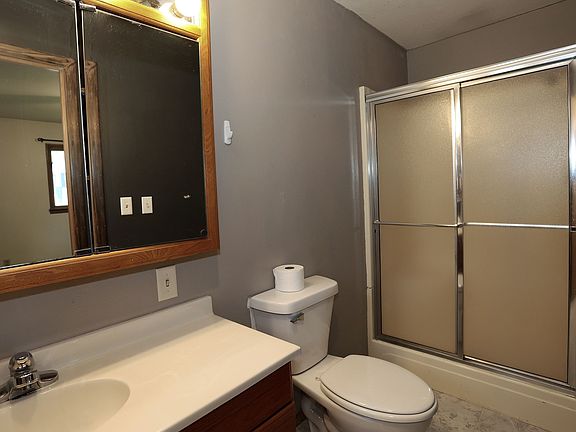 3rd image of 804 Ilion Ave